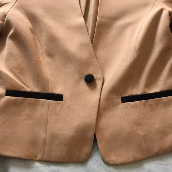 Blazer - Picture 3 of 3